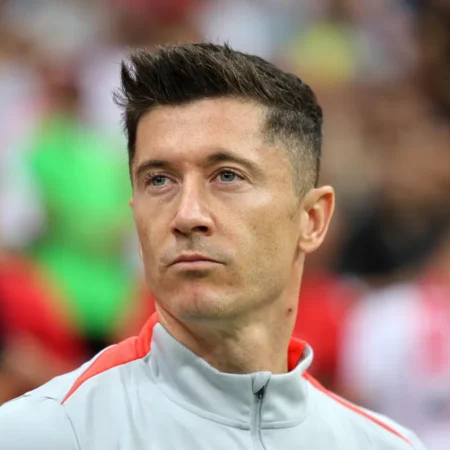 Mediahurrikaani Robert Lewandowskin ympärillä: Omat kieltäytyvät kommentoimasta